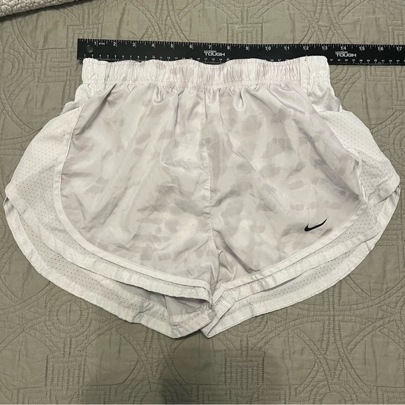 Nike Dri-Fit Running Athletic White Gray Shorts - Picture 1 of 9